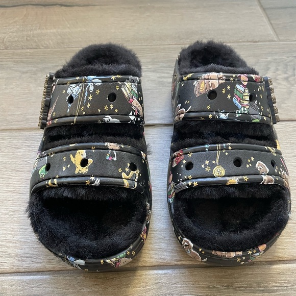 Crocs x Harry Potter x Vera Bradley Cozy fur lined sandals - Picture 10 of 10
